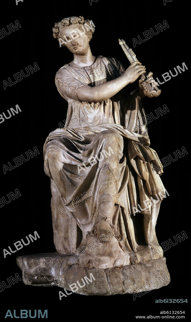 PRAXITELES (escuela). ESCULTURA- EUTERPE (MUSA DELA MUSICA)- MARMOL BLANCO DE GRANO FINO LAVADO-COPIA S II D.C.