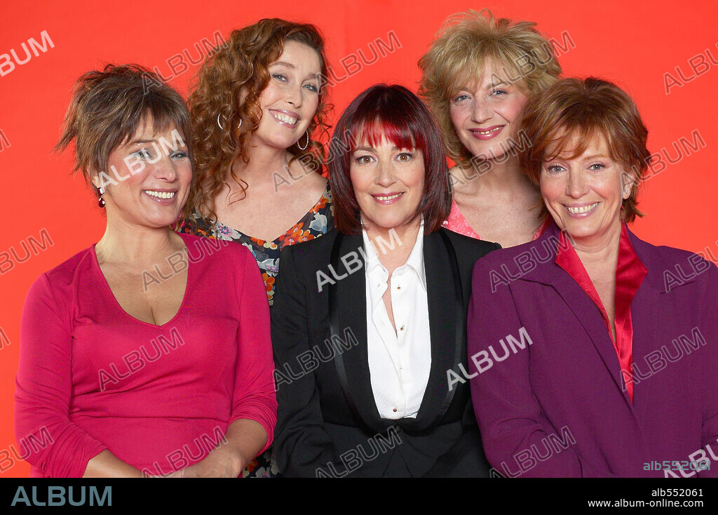 BETIANA BLUM, CARMEN MAURA, MERCEDES SAMPIETRO y VERONICA FORQUE en REINAS, 2005, dirigida por MANUEL GOMEZ PEREIRA. Copyright LUCKY RED/WARNER SOGEFILM A.I.E.