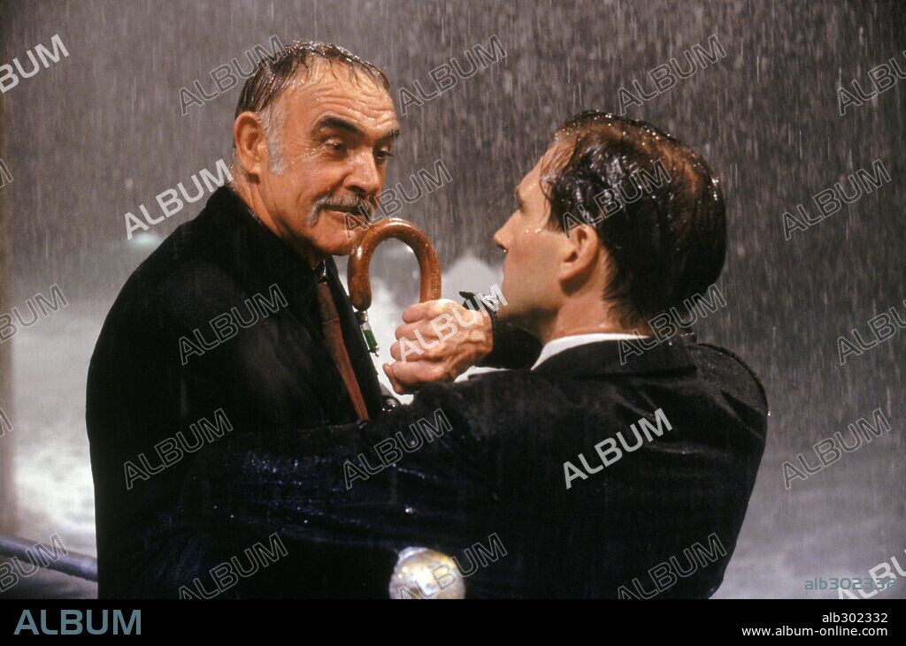 RALPH FIENNES y SEAN CONNERY en LOS VENGADORES, 1998 (THE AVENGERS), dirigida por JEREMIAH S. CHECHIK. Copyright WARNER BROTHERS / APPLEBY, DAVID.