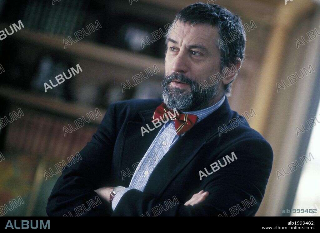 ROBERT DE NIRO en LA CORTINA DE HUMO, 1997 (WAG THE DOG), dirigida por BARRY LEVINSON. Copyright TRIBECA/BALTIMORE PICTURES/PUNCH.