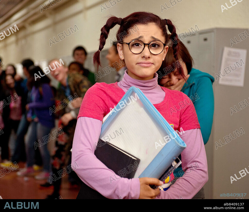 ARIANA GRANDE in SWINDLE, 2013, directed by JONATHAN JUDGE. Copyright Nickelodeon Productions.