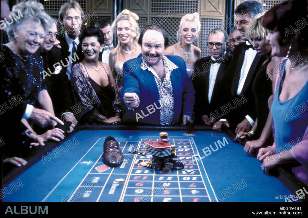 SANTIAGO SEGURA en TORRENTE 2: MISIÓN EN MARBELLA, 2001, dirigida por SANTIAGO SEGURA. Copyright AMIGUETES ENTERTAINMENT/LOLA FILMS.