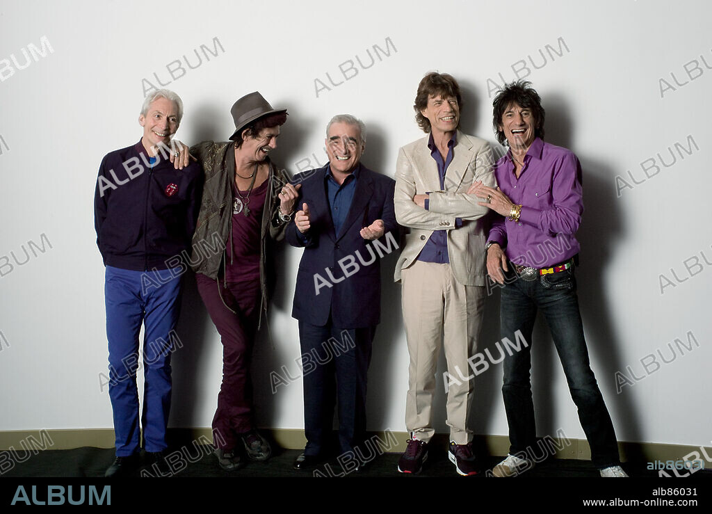 CHARLIE WATTS, KEITH RICHARDS, MARTIN SCORSESE, MICK JAGGER, ROLLING STONES und RON WOOD in SHINE A LIGHT, 2008, unter der Regie von MARTIN SCORSESE. Copyright CONCERT PROMOTIONS INTERNATIONAL/SHANGRI-LA ENTERTAINMENT / LACOMBE, BRIDGETTE.