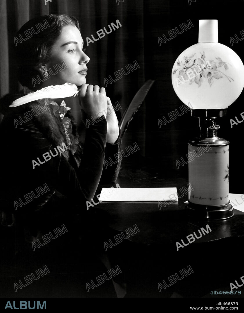 MAGGIE McNAMARA in PRINCE OF PLAYERS, 1955, directed by PHILIP DUNNE. Copyright 20TH CENTURY FOX.