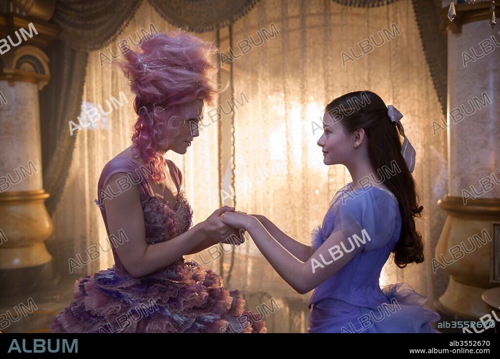 KEIRA KNIGHTLEY y MACKENZIE FOY en EL CASCANUECES Y LOS CUATRO REINOS, 2018 (THE NUTCRACKER AND THE FOUR REALMS), dirigida por JOE JOHNSTON y LASSE HALLSTROM. Copyright WALT DISNEY PICTURES.