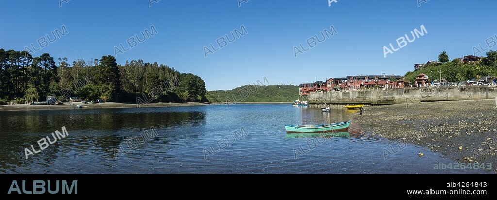 caleta y mercado de pescados y mariscos de Angelmó, Puerto Montt , provincia de Llanquihue, región de Los Lagos.Patagonia, República de Chile,América del Sur.
