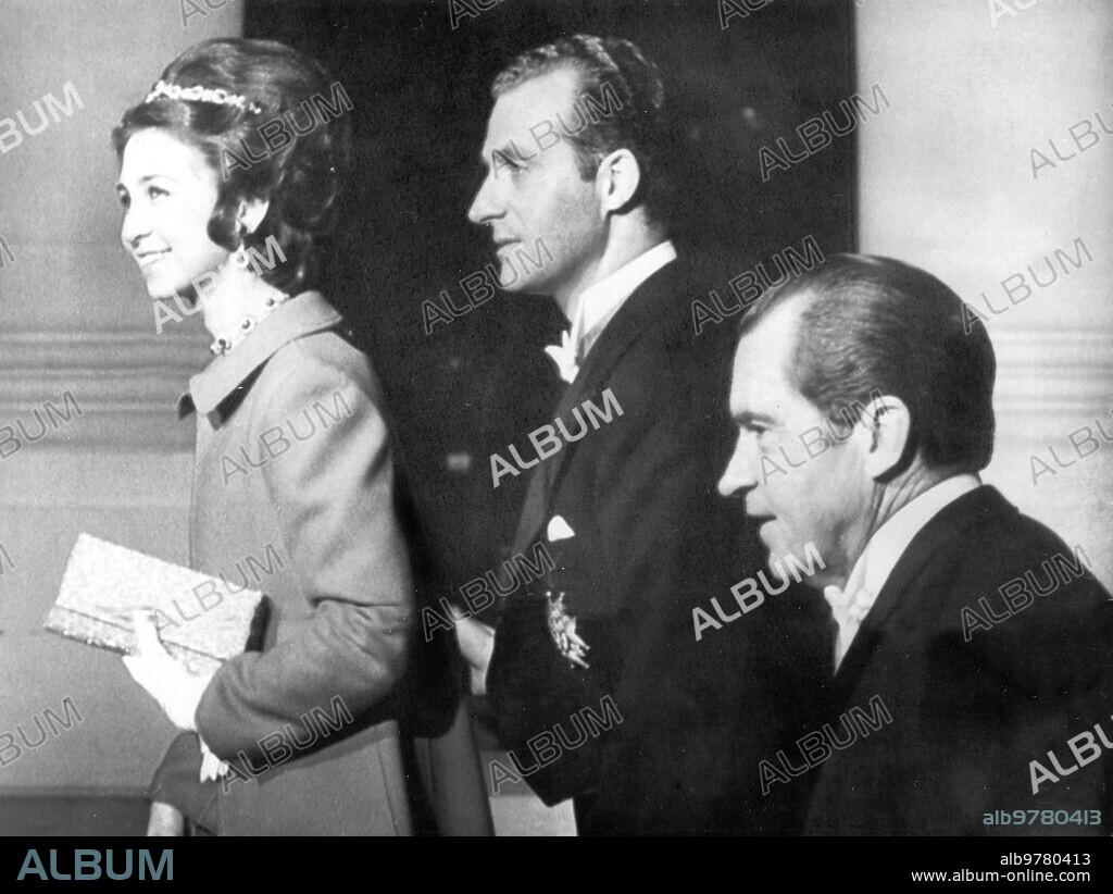The princes of Spain in the white house. Washington, 1/27/71 President Nixon accompanies the Princes of Spain, D. Juan Carlos and Doña Sofía, upon their arrival at the White House.