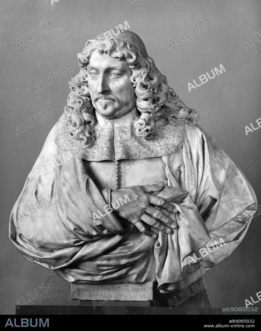 Burgomaster Andries de Graeff (1611-1688) - carved in 1661 out of marble -. by Artus Quellinus The Elder -. This life-size bust of a man has been carved out of marble. It is a portrait of Andries de Graeff, a member of one of Amsterdam's pre-eminent regent families. Like his father and brother, he served as burgomaster of Amsterdam several times. Originally from Antwerp, the sculptor Artus Quellinus carved this bust in 1661. With it, he created one of the most important sculpted portraits of the period in the Netherlands. Artus (Arnoldus) Quellijn, also known as Artus I Quellinus or Artus Quellinus the Elder (Antwerp, August 30 1609 - Antwerp August 23 1668) was a Flemish sculptor, who trained in Rome in the studio of François Duquesnoy and brought the classicizing Baroque style of what Duquesnoy's circle, an informal academy, called la gran maniera greca (Lingo) to his native Antwerp on his return from Rome in 1639. © TopFoto.