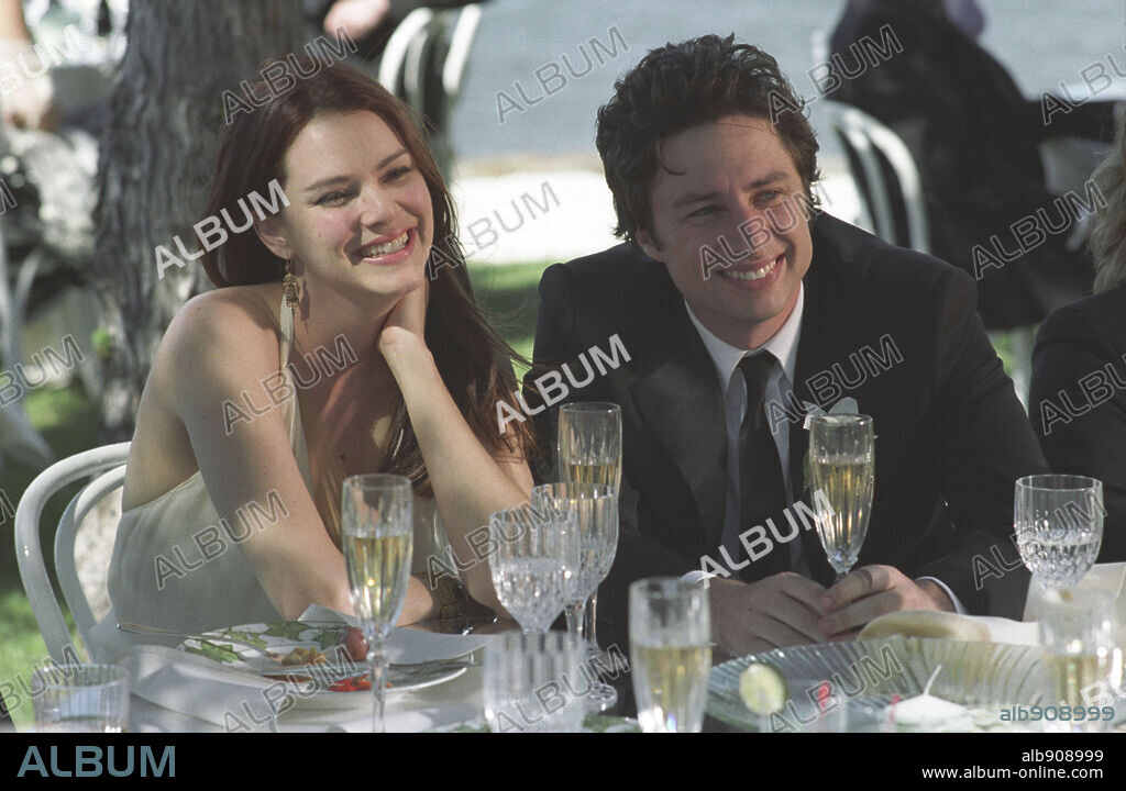 JACINDA BARRETT and ZACH BRAFF in THE LAST KISS, 2006, directed by TONY GOLDWYN. Copyright LAKESHORE ENTERTAINMENT / WENK, JONATHAN.