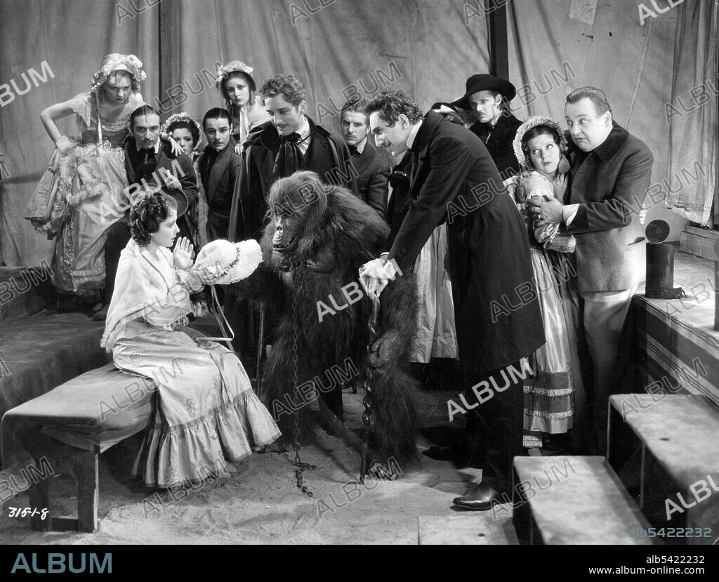 BELA LUGOSI and SIDNEY FOX in MURDERS IN THE RUE MORGUE, 1932, directed by ROBERT FLOREY. Copyright UNIVERSAL PICTURES.