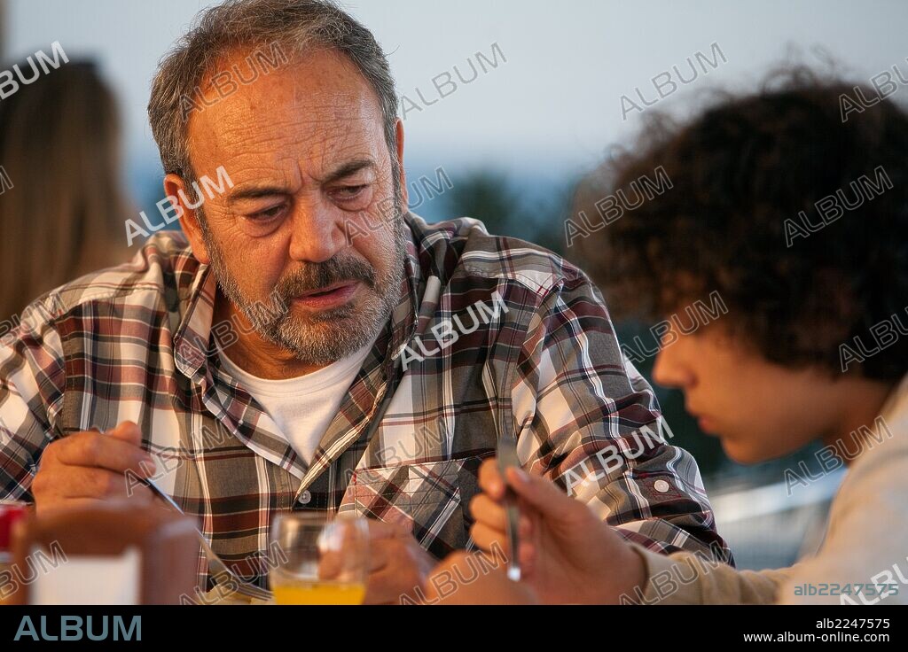 ARON PIPER y TITO VALVERDE en 15 AÑOS Y UN DIA, 2013, dirigida por GRACIA QUEREJETA. Copyright CASTAFIORE FILMS.