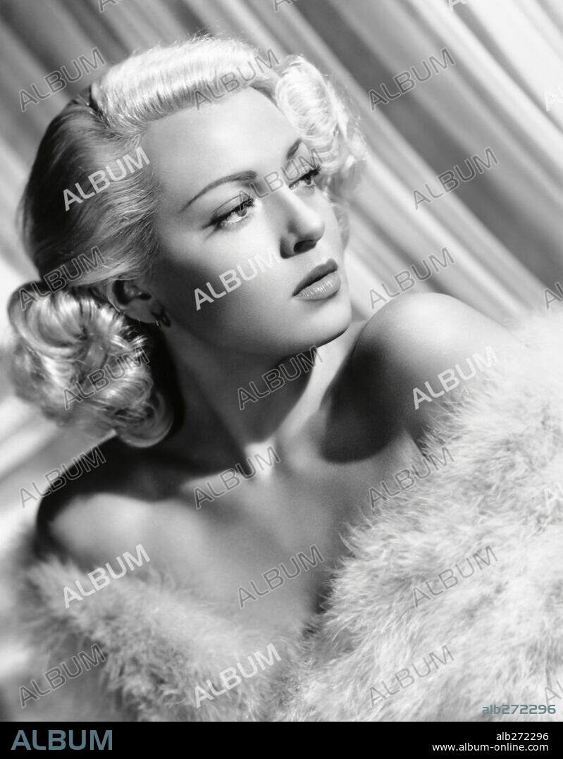 LANA TURNER.  1945