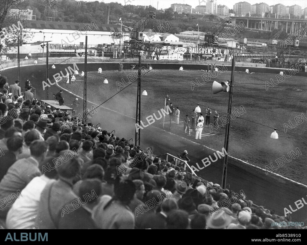 ARKIV 1950 Publik tittar på speedway på Hammarby IP "Kanalplan" i Stockholm Fotokod: 194 COPYRIGHT SCANPIX SWEDEN.