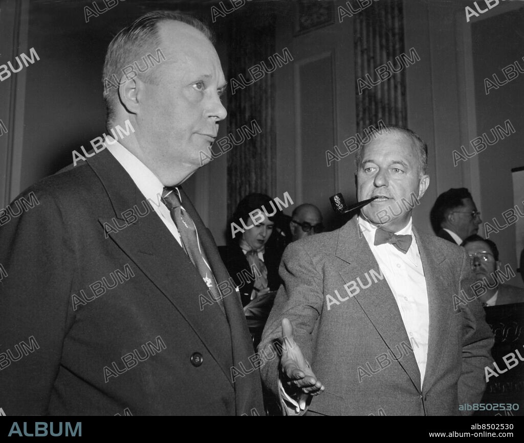 Orig. bildtext... SAMUEL P. SEARS RESIGNS AS COUNSEL FOR THE SPECIAL COMMITTEE WHICH IS TO INVESTIGATE THE MCCARTHY-ARMY DISPUTE. Washington, D.C. Aptil 6th. Samuel P. Sears, Boston attorney, withdrew today as Counsel for the Senate's Investigation into Sen. Joseph R. McCarthy's dispute with the army. The Senate Permanent Investigating Subcommittee, after a 2 ¬? hour meeting, accepted Sear's resignation unanimously. Sears issued a statement saying after a rather long conference with members of the Subcommittee, and, in fact, prior to meeting them, I have come to the resolute conclusion that I should not serve. Left to right; Senator Karl Mundt, and Samuel Sears as they talk to news men following the 2 ¬? hour meeting of the Subcommittee. 4-6-52. Anm. K E Mundt, 1900-1974, amerikansk republikansk politiker. 1954 var han ordförande i senatsutredningen om konflikten mellan armén och Joseph McCarthy. McCarthy blev känd för sina påståenden om förekomsten av kommunister i statsförvaltningen och för sina hårda undersökningsmetoder. Pipor Gester Samtal Fluga Möten CD520 persons: KARL EARL MUNDT;SAMUEL P SEARS sites: WASHINGDTON D C;USA.