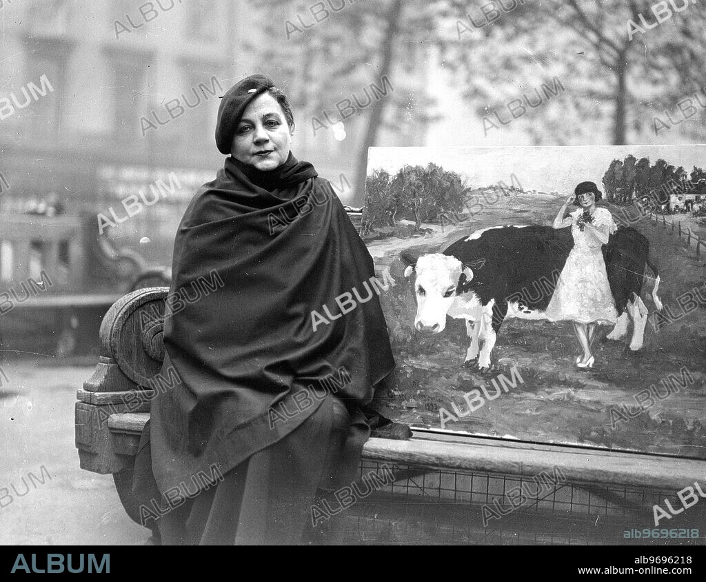 The Italian Countess , Anna Monci , who smuggled herself into England in a fishing smack in 1923 , was sent to prison and afterwards deported , is back in London again , she is trying to sell her paintings at a pitch she has taken up outside the National Gallery . She married in Paris in 1930 , Captain Paterson the Ex Gordon Highlander , who claims to be the First British Officer wounded in the war . 14 November 1932.