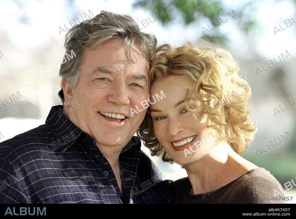 ALBERT FINNEY and JESSICA LANGE in BIG FISH, 2003, directed by TIM BURTON. Copyright COLUMBIA PICTURES.