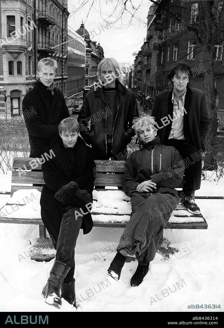 ARKIV STOCKHOLM 1983-02-15. Anders Jogstam, Nils Fagersberg, Sebastian Öberg, Bengt Lilja och Bosse Löthén i Stadion poserar för en gruppbild i Tegnérlunden i Stockholm, inför turné och släpp av debutplatta. Foto: Olle Wester / XP / SCANPIX / Kod: 44. **AFTONBLADET OUT**.