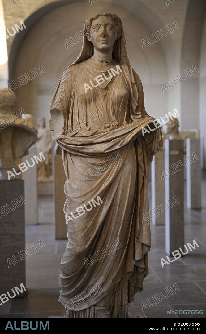 ARTE ROMANO. Estatua de mujer romana. Fechada hacia el 170 d. C. Glyptothek. Munich. Alemania. Europa.