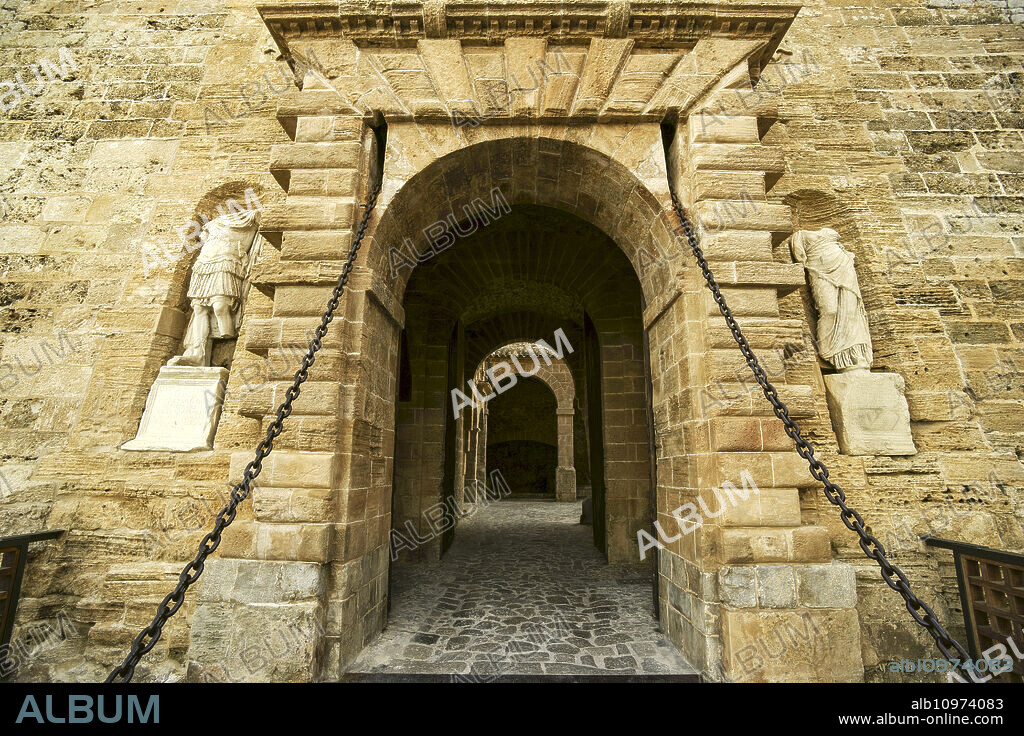Portal de Ses Taules (Porta del Mar), walled enclosure of Dalt Vila(s.XVI).Eivissa.Ibiza.Islas Pitiusas.Baleares.España.