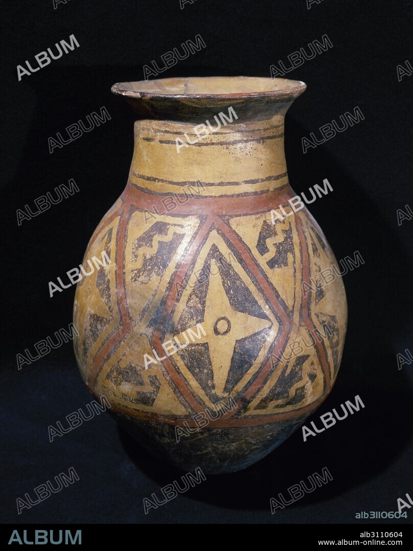 PERIODO PRECOLOMBINO-PREINCAICO. CULTURA TUNCAHUAN (500 a. C. -500 d. C.). ANFORA de tipo medio, 30 x 20 (diámetro) cm. Procede del Ecuador. Colección particular.
