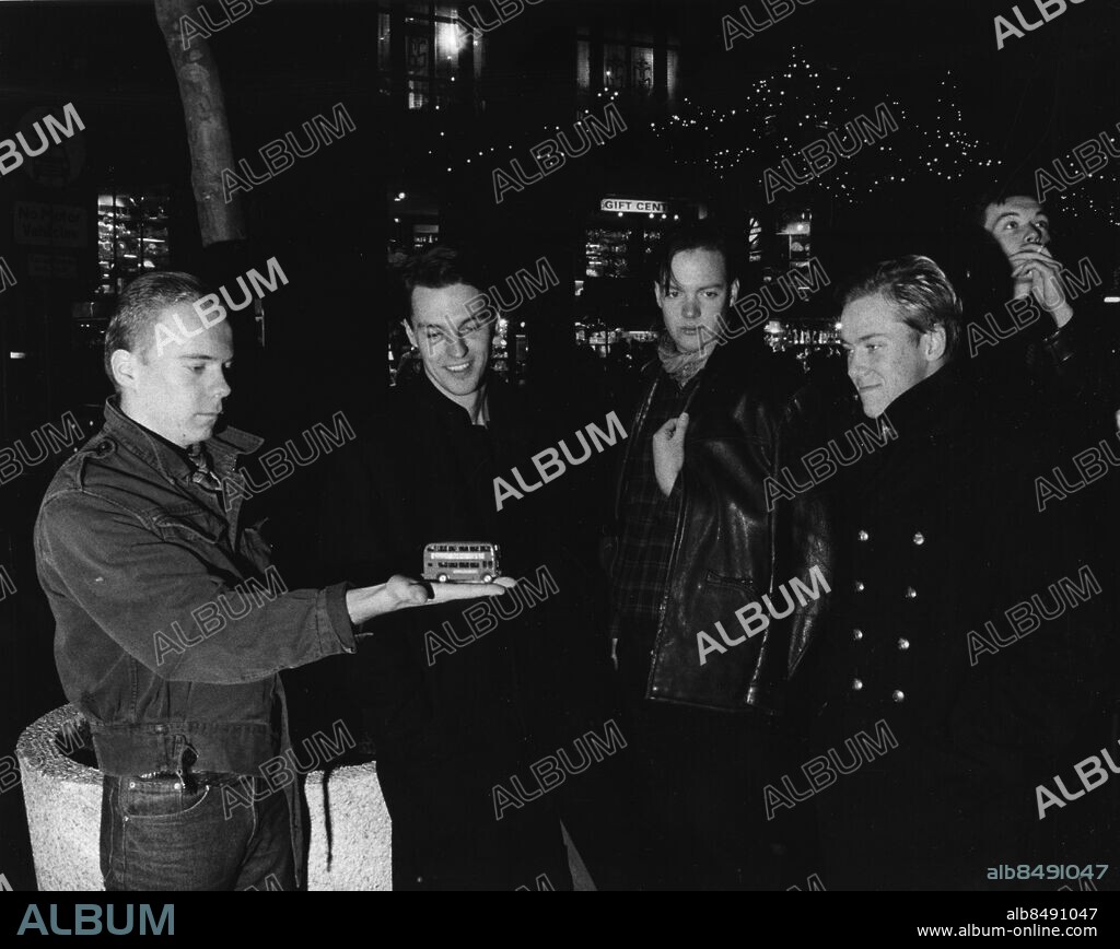 LONDON 19821211. Gruppen Reeperbahn fr.v Peter Korhonen, Olle Ljungström, Eddie Sjöberg Peter Iwarss och Janne Kyhle under sitt besök i London. Foto: Stefan Wallgren / EXPRESSEN / SCANPIX kod 424. ***BETALBILD***OUT AFTONBLADET***.