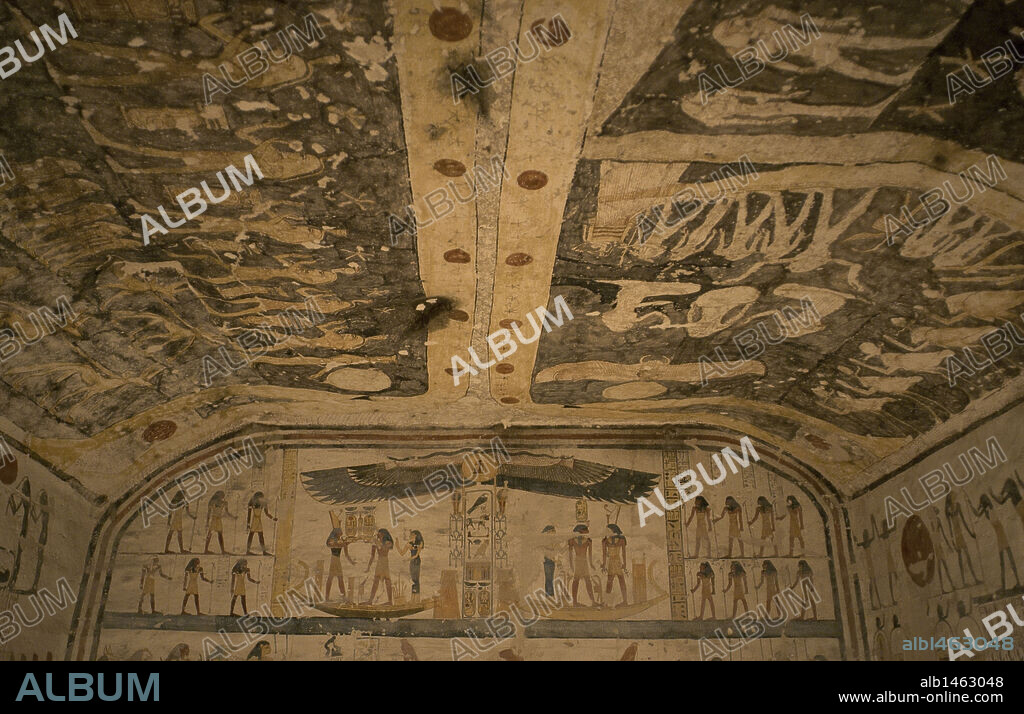 ARTE EGIPCIO. EGIPTO. TUMBA KV6 o TUMBA DE NEFERKARA-SETEPENRA RAMSES IX. Octavo faraón de la XX Dinastía del Imperio Nuevo. Reinó de 1126-1108 a. C. Vista de las pinturas que decoran la cámara sepulcral con escenas del "libro de la Noche". VALLE DE LOS REYES. Necrópolis Tebana.