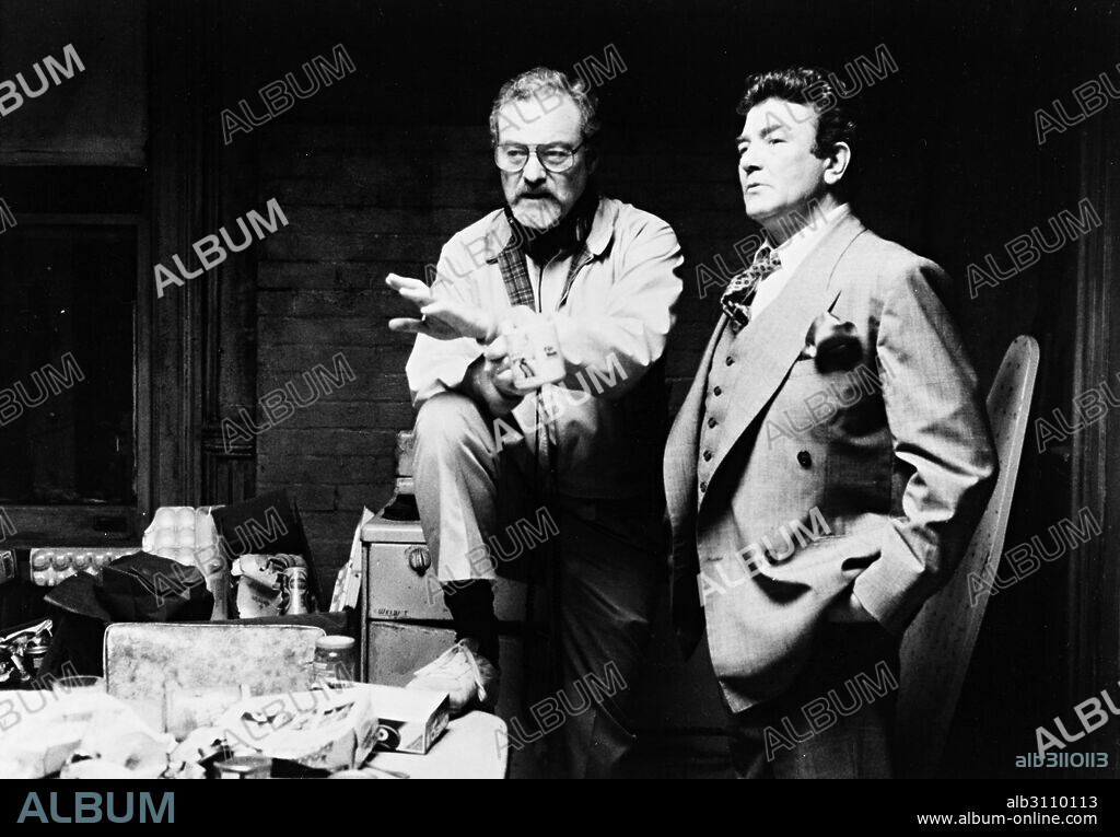 ALAN J. PAKULA and ALBERT FINNEY in ORPHANS, 1987, directed by ALAN J. PAKULA. Copyright LORIMAR PRODUCTIONS.