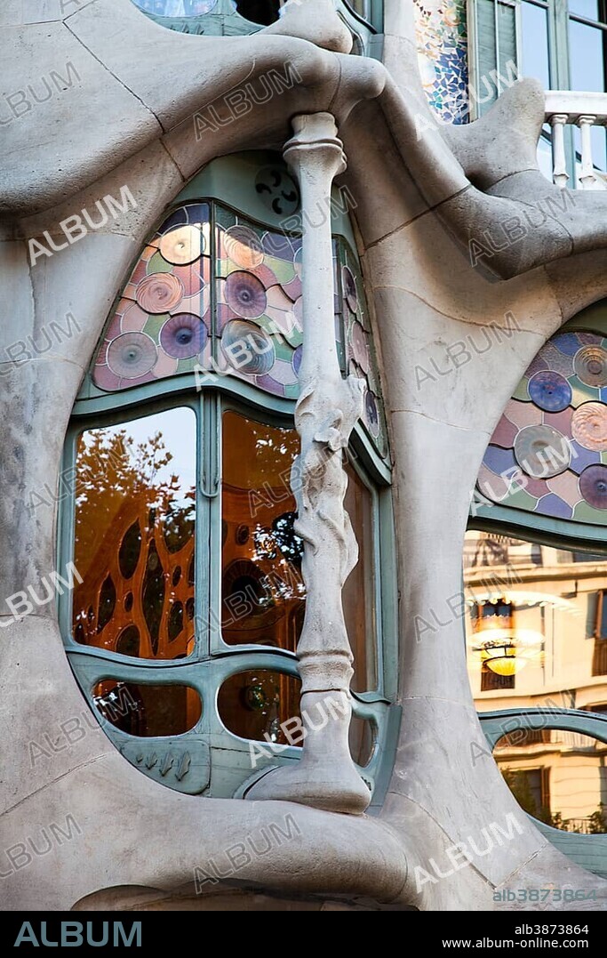 Casa Batlló, building designed by Antoni Gaudí, 1904 - 1906, Passeig de Gràcia, Barcelona, Catalonia, Spain, Europe.