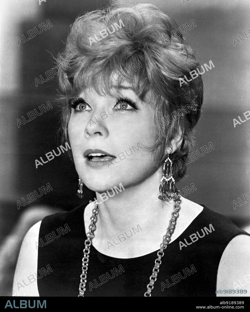 SHIRLEY MACLAINE en NOCHES EN LA CIUDAD, 1969 (SWEET CHARITY), dirigida por BOB FOSSE. Copyright UNIVERSAL PICTURES.