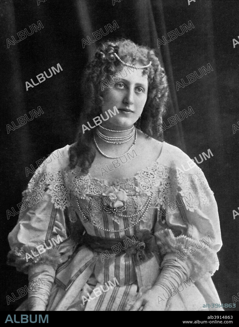 Countess Marguerite Seitern, 1902-1903. From Penrose's Pictorial Annual 1902-1903, An Illustrated Review of the Graphic Arts, volume 8, edited by William Gamble and published by AW Penrose (London, 1902-1903).