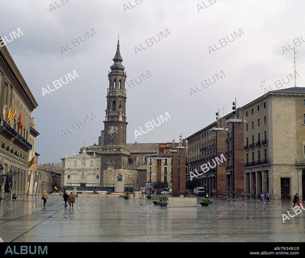 YARZA JULIAN. CATEDRAL DEL SALVADOR DE ZARAGOZA - FACHADA PRINCIPAL NEOCLASICA CON LA TORRE BARROCA SIGLO XVII (DE CONTINI) - FOTO AÑOS 90.