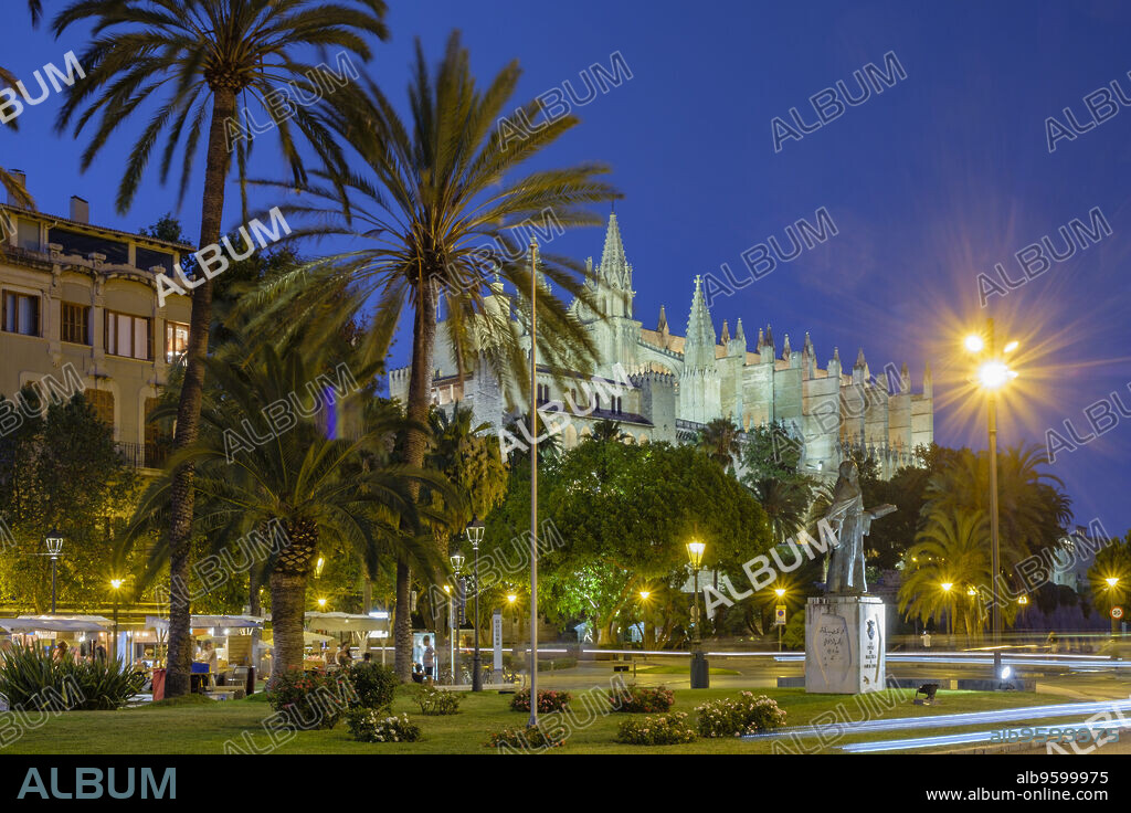 Monumento a Ramon Llull, paseo Sagrera, Palma, Mallorca, balearic islands, Spain.