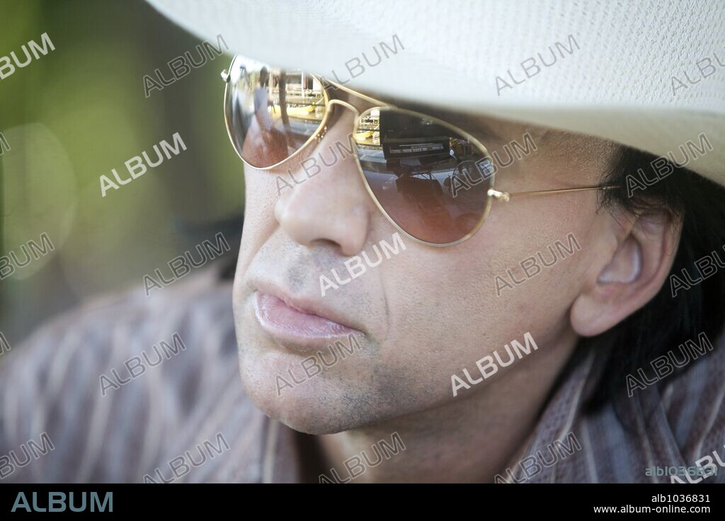 NICOLAS CAGE en BANGKOK DANGEROUS, 2008, dirigida por DANNY PANG y OXIDE PANG. Copyright BLUE STAR PICTURES.