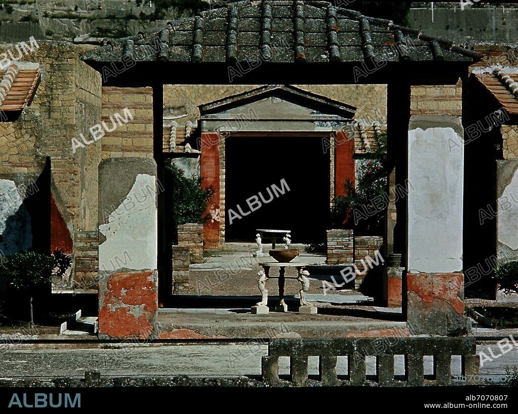ATRIO DE ENTRADA A UNA CASA ROMANA - SEPULTADA EN AÑO 97 d.C. - DESCUBIERTA EL 1706.