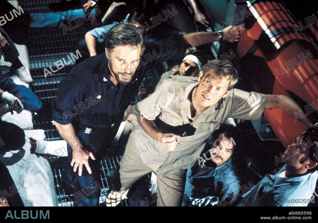 CHARLTON HESTON y RONNY COX en ALERTA ROJA: NEPTUNO HUNDIDO, 1978 (GRAY LADY DOWN), dirigida por DAVID GREENE. Copyright UNIVERSAL PICTURES.