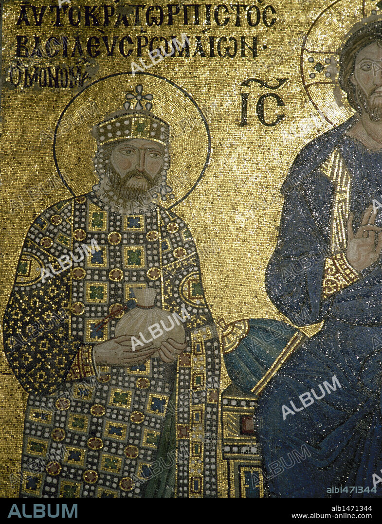ARTE BIZANTINO. TURQUIA. Mosaico con la representación del tercer marido de la emperatriz Zoé, CONSTANTINO IX (1042-1055). La cabeza del emperador es de factura más reciente que el resto del mosaico, ya que sustituye a las efigies de los primeros esposos, que ocuparon anteriormente el lugar. BASILICA DE SANTA SOFIA (Galería Sur). ESTAMBUL.
