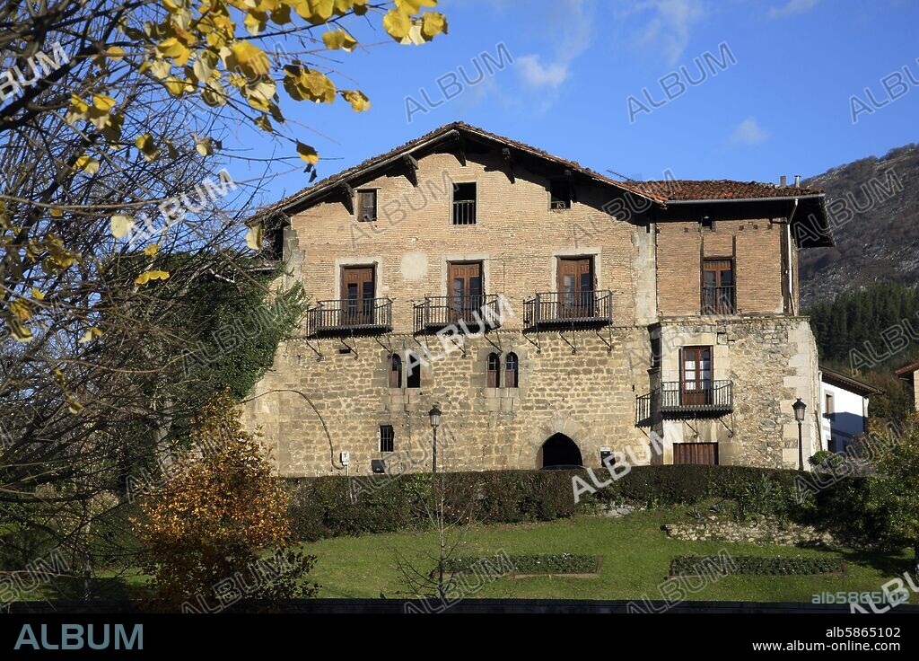 Azkoitia; casa / torre medieval de "Balda".