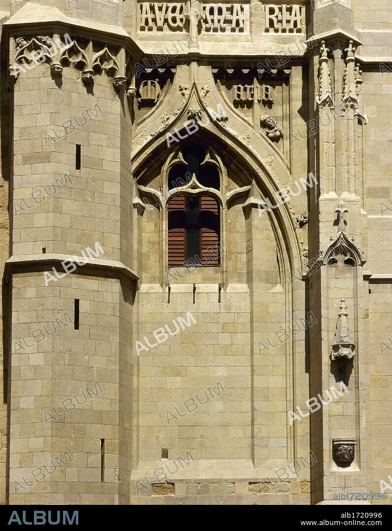 ARTE GOTICO. ESPAÑA. CATEDRAL DE SANTA MARIA DE REGLA. Construida en el año 1205 por iniciativa del obispo Manrique DE LARA. Las obras no finalizaron hasta principios del siglo XIV. Detalle de la TORRE DEL RELOJ, una de las dos torres que flanquean la fachada principal. LEON. Castilla-León.