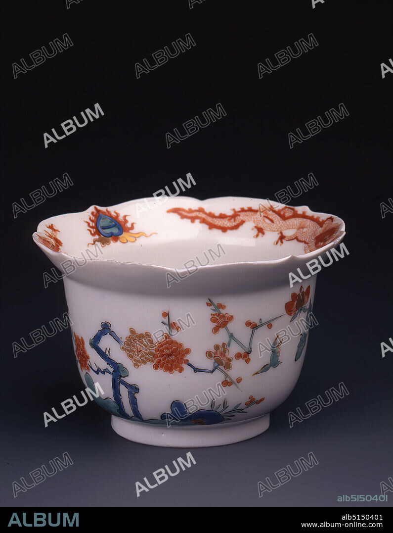 Königlich Sächsische Porzellan-Manufaktur (Meissen), Small bowl with peonies and dragons, From the collection of the Johanneum, Dresden, porcelain, painted (ceramic), Total: Height: 6.40 cm; Diameter: 9.90 cm, Porcelain mark: Sword mark, Dining and serving dishes, Ornamental objects, Ceramics, Animals as ornament, Flower ornaments, Fabulous animals.
