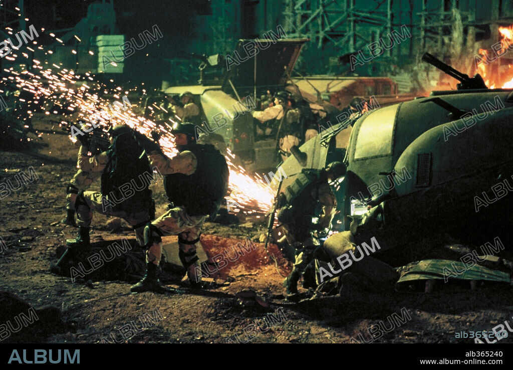 BLACK HAWK DOWN, 2001, directed by RIDLEY SCOTT. Copyright REVOLUTION STUDIOS / BALDWIN, SIDNEY.
