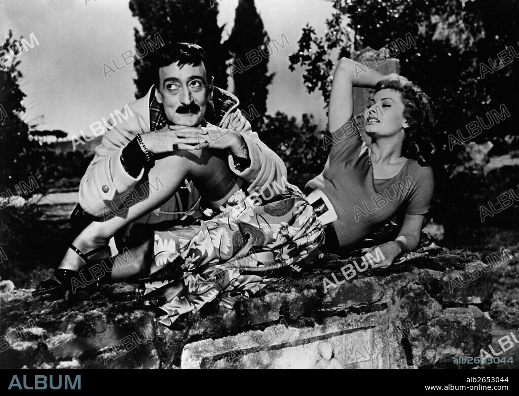 SOPHIA LOREN and TOTO in THE ANATOMY OF LOVE, 1954 (TEMPI NOSTRI), directed by ALESSANDRO BLASETTI. Copyright LUX FILM.