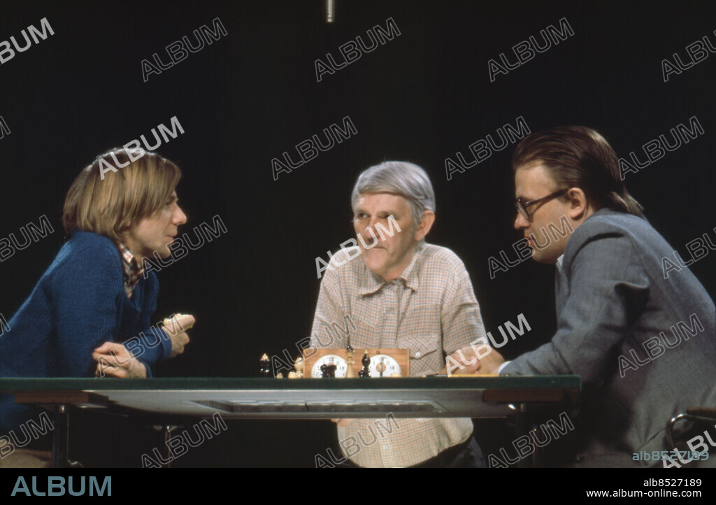 1975.. STORMÄSTARSCHACK Ett TV-parti i två delar mellan stormästarna Ulf Andersson, Sverige och Bent Larsen, Danmark Sänt första gången 1975-04-04 Trio Programledare Schackspelare persons: ULF ANDERSSON;BENT LARSEN;BO TEDDY LADBERG sites: DANMARK*;SVERIGE.