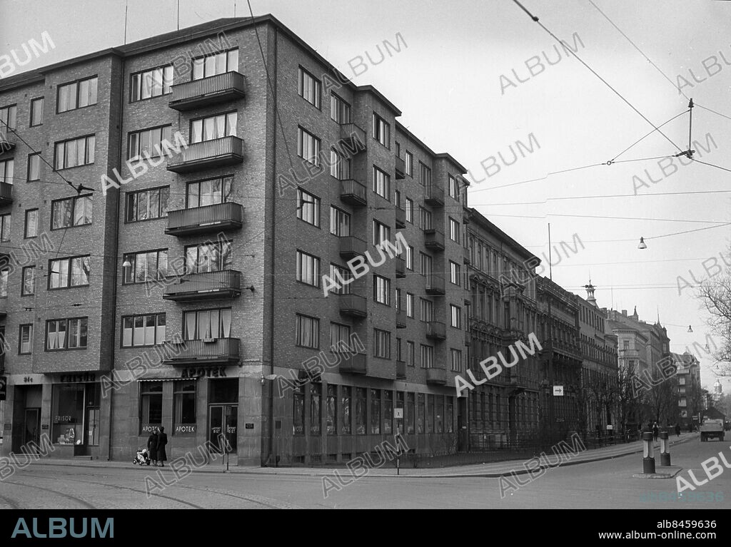 Göteborg 1943-03-30 - Nybyggt i korsningen Engelbrektsgatan - Södra vägen där apoteket Biet ligger än *** Local Caption *** Krep KT 04081105-060.jpg. KAMERAREPORTAGE.