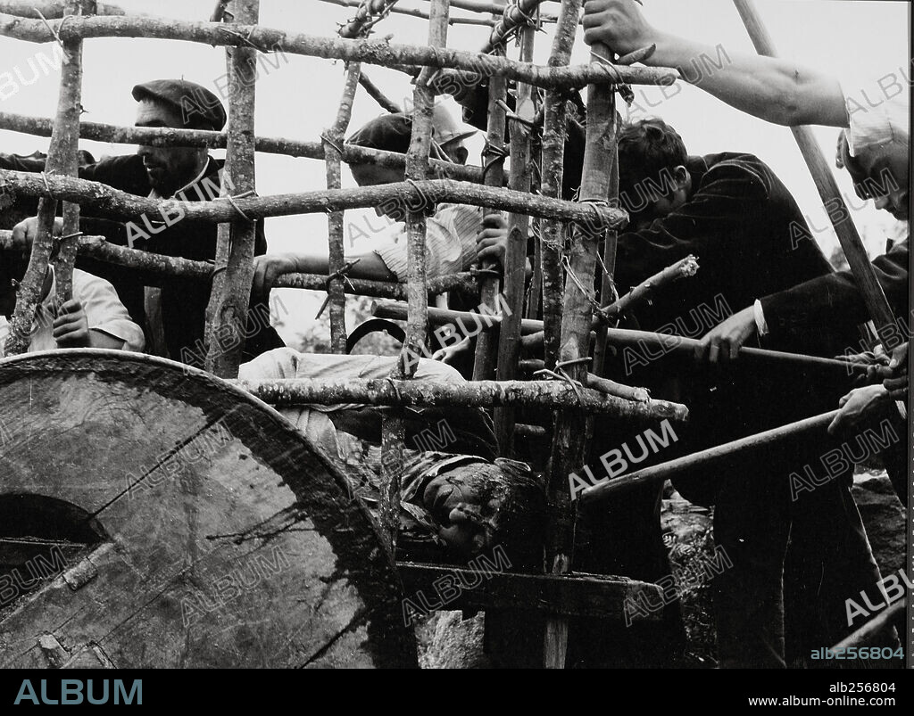 EL BOSQUE DEL LOBO, 1971, dirigida por PEDRO OLEA. Copyright ANTONIO, P.C.