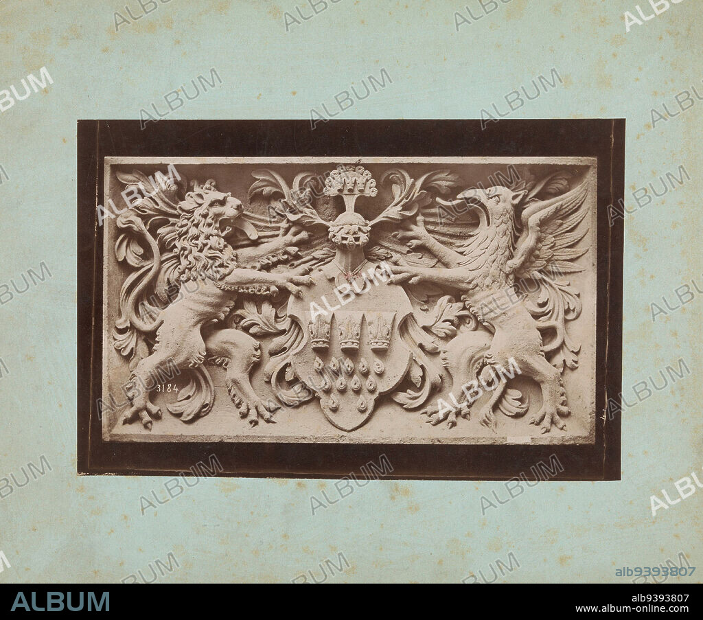 Relief with a coat of arms between a heraldic lion and griffin, anonymous, Europe, c. 1875 - c. 1900, cardboard, albumen print, height 164 mm × width 251 mm.