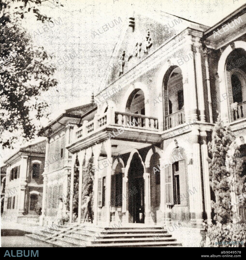 In 1915, Ren Bishi followed his father to Changsha, the provincial capital of Hunan, and was admitted to the Higher Primary School Affiliated to Hunan First Normal University. At that time, Mao Zedong was studying in the undergraduate department of the First Normal University, and Xiao San was teaching at the school. Mao Zedong and others often gave speeches at the lectures organized by the First Normal Student Self-Government Association, which left a deep impression on Ren Bishi.