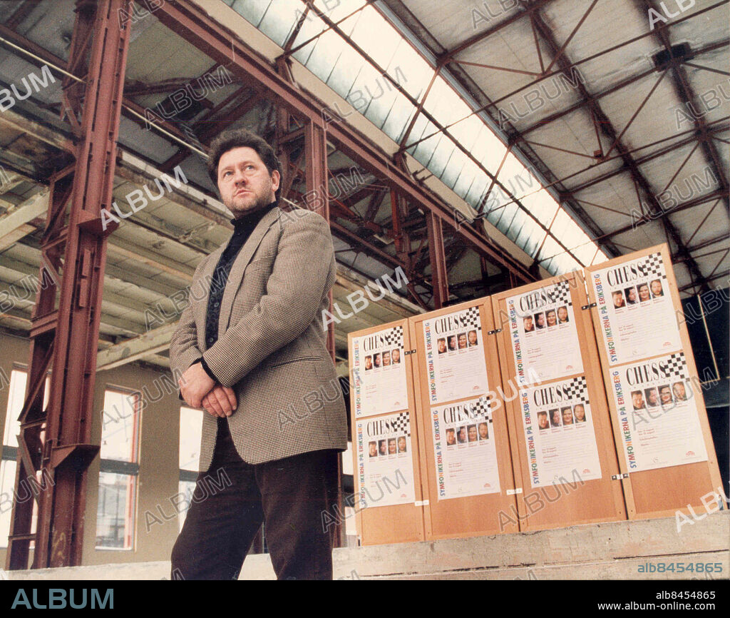 GÖTEBORG 1994-02-22.. Tommy Körberg - sångare, artist. Här på Eriksberg. *** Local Caption *** GP Foto: Elisabeth Alvenby / Kamerareportage / TT / Kod: 2524.