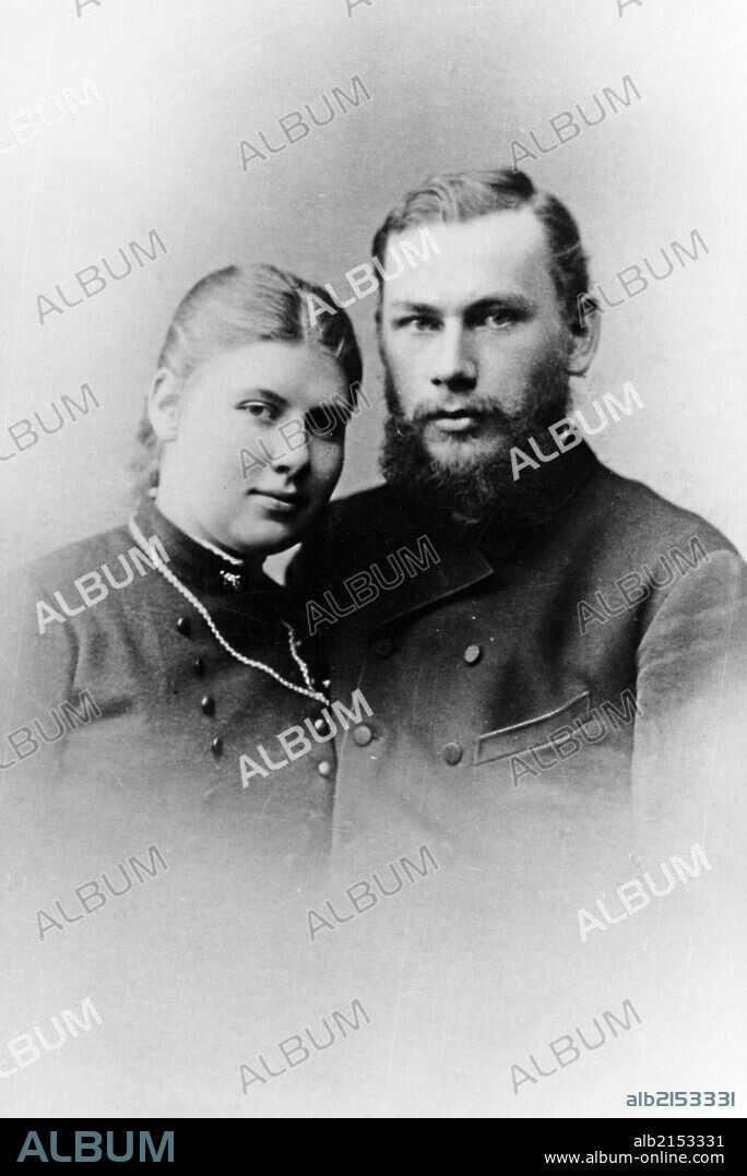 Portrait of leo tolstoy with his wife, sofia andreyevna tolstoya in 1888.