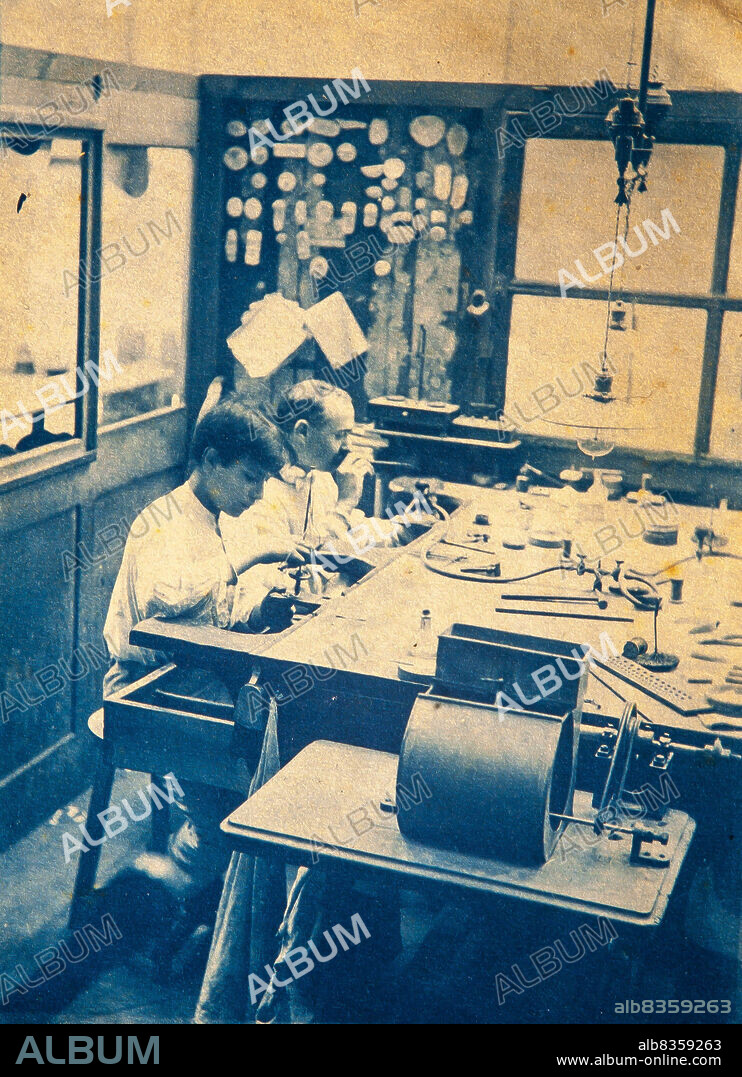 Taller de joyería, Joaquim y Manuel Capdevila. Fotografía del año 1920. Colección privada.