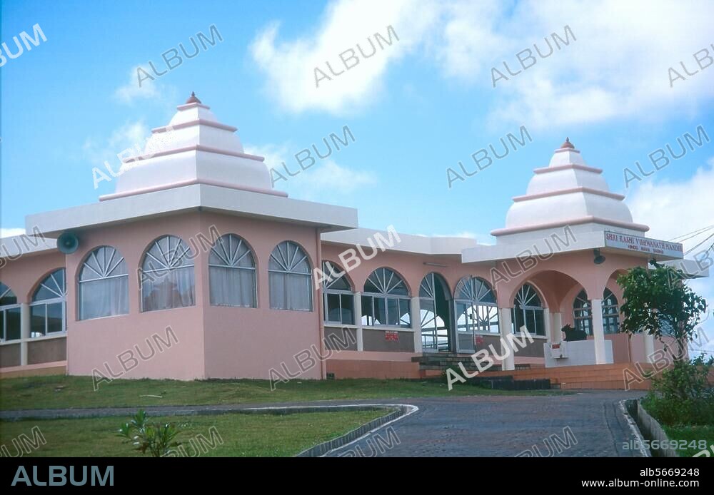 Grand Bassin (Mauritius), Heiliger See der Hindus, Tempelanlage (Westufer). Teilansicht. Foto, Februar 2002.